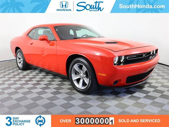 2016 Dodge Challenger SXT RWD photo