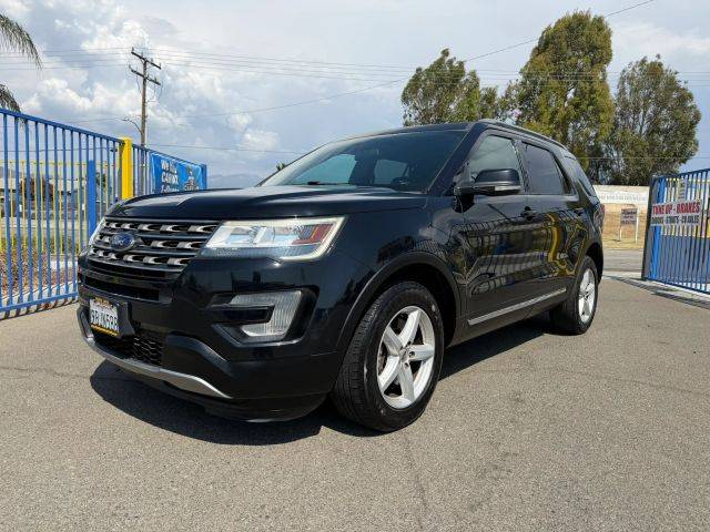 2017 Ford Explorer XLT 4WD photo