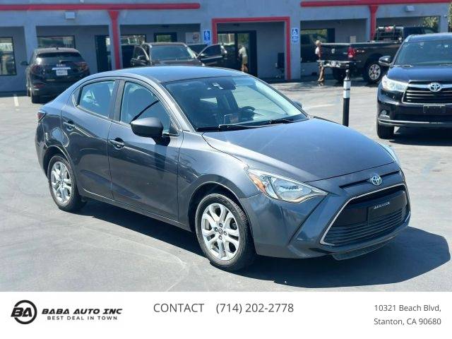 2017 Toyota Yaris FWD photo