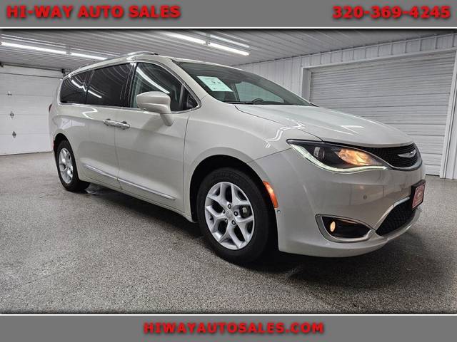 2017 Chrysler Pacifica Minivan Touring-L Plus FWD photo