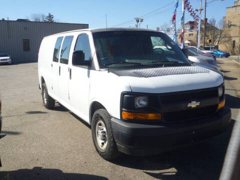 2017 Chevrolet Express Cargo  RWD photo