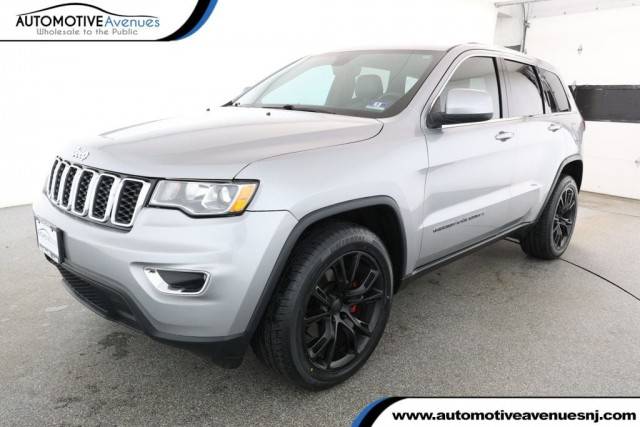 2017 Jeep Grand Cherokee Laredo RWD photo