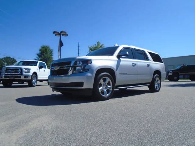 2017 Chevrolet Suburban LT RWD photo