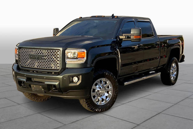 2017 GMC Sierra 2500HD Denali 4WD photo