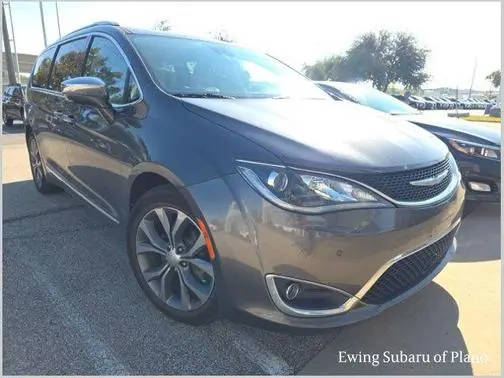 2017 Chrysler Pacifica Minivan Limited FWD photo