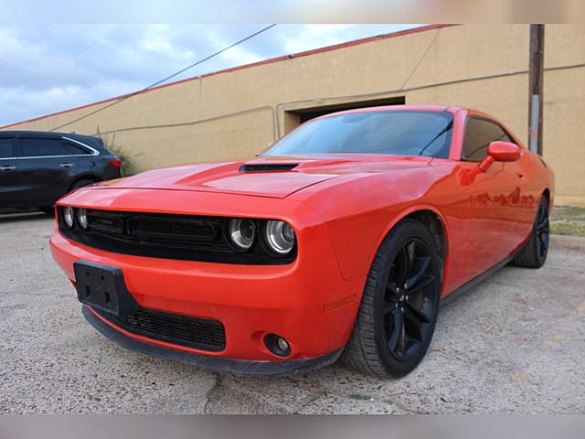 2017 Dodge Challenger SXT Plus RWD photo