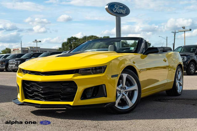 2015 Chevrolet Camaro SS RWD photo
