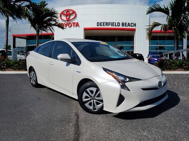 2017 Toyota Prius Three FWD photo