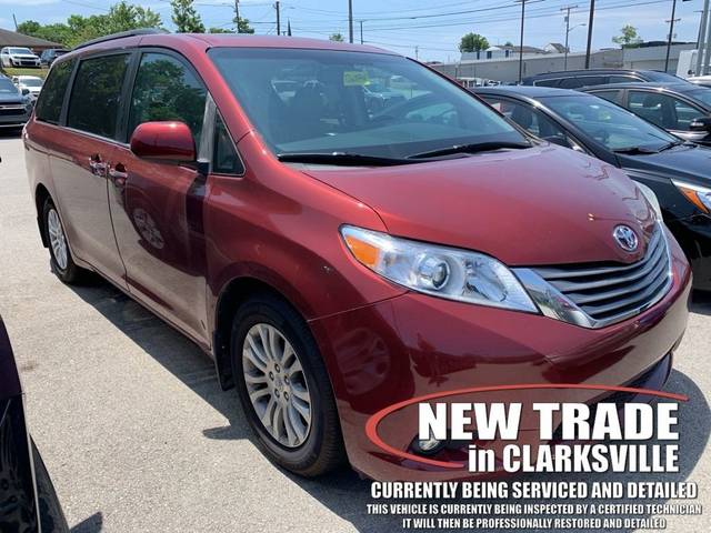 2017 Toyota Sienna XLE FWD photo