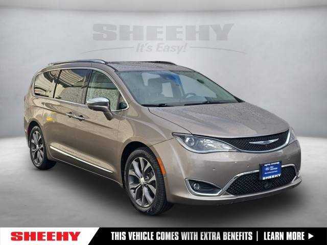 2017 Chrysler Pacifica Minivan Limited FWD photo