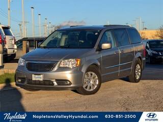 2016 Chrysler Town and Country Touring FWD photo