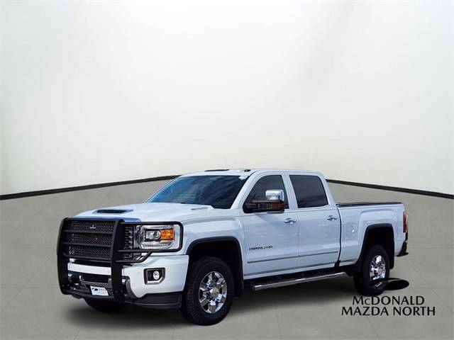 2017 GMC Sierra 2500HD Denali 4WD photo