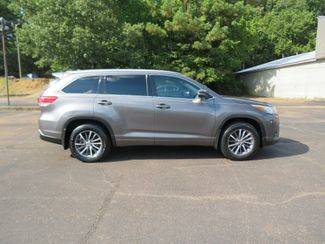 2017 Toyota Highlander XLE FWD photo