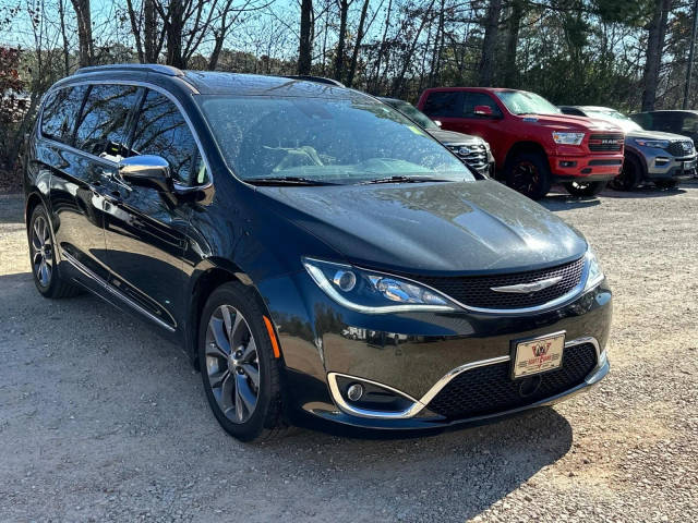 2017 Chrysler Pacifica Minivan Limited FWD photo