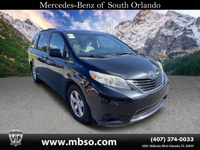 2017 Toyota Sienna LE FWD photo