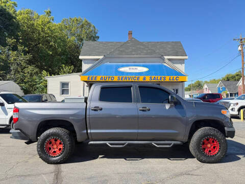 2017 Toyota Tundra SR5 4WD photo