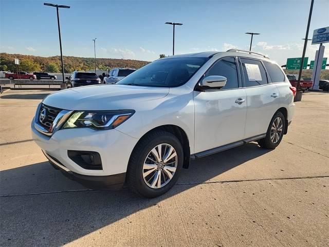 2017 Nissan Pathfinder SL FWD photo