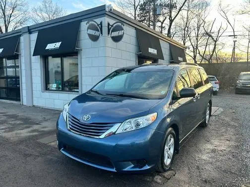2017 Toyota Sienna LE FWD photo