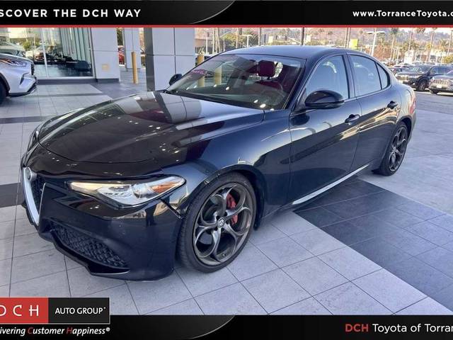 2017 Alfa Romeo Giulia Ti RWD photo