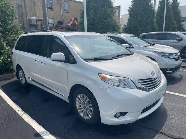 2017 Toyota Sienna XLE FWD photo