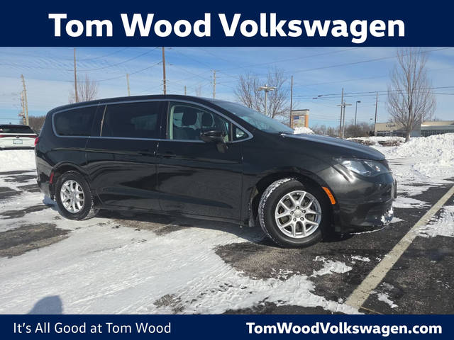 2017 Chrysler Pacifica Minivan LX FWD photo