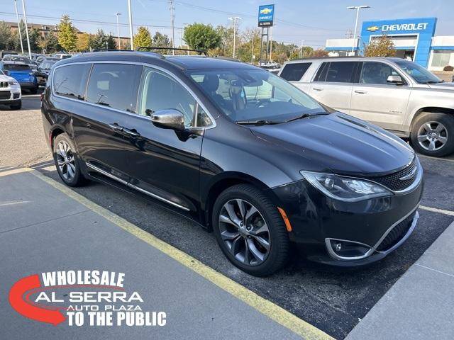 2017 Chrysler Pacifica Minivan Limited FWD photo