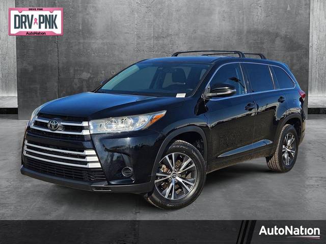 2017 Toyota Highlander LE FWD photo