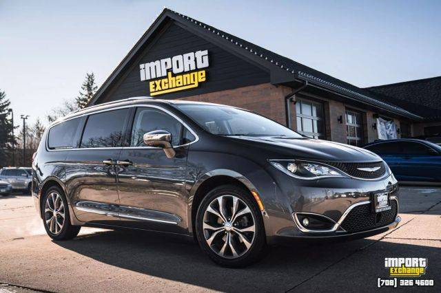 2017 Chrysler Pacifica Minivan Limited FWD photo