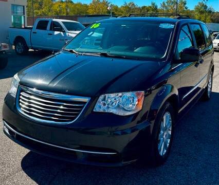 2016 Chrysler Town and Country Touring FWD photo