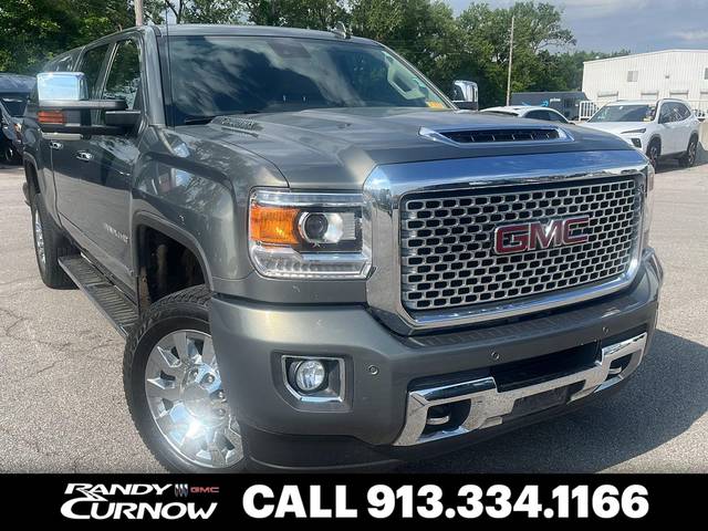 2017 GMC Sierra 2500HD Denali 4WD photo