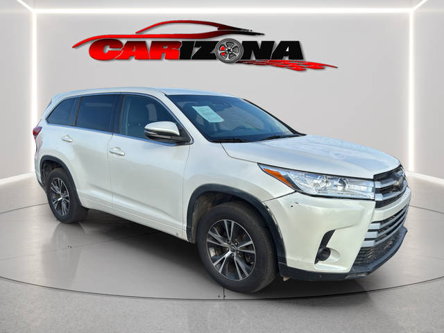 2017 Toyota Highlander LE FWD photo
