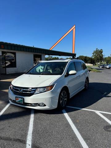 2015 Honda Odyssey Touring FWD photo