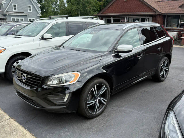 2017 Volvo XC60 R-Design AWD photo