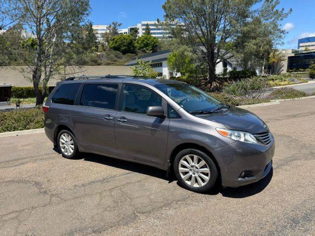 2017 Toyota Sienna XLE AWD photo