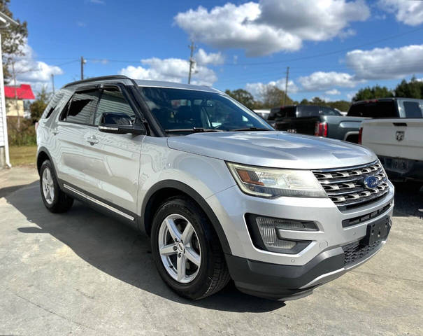 2017 Ford Explorer XLT 4WD photo