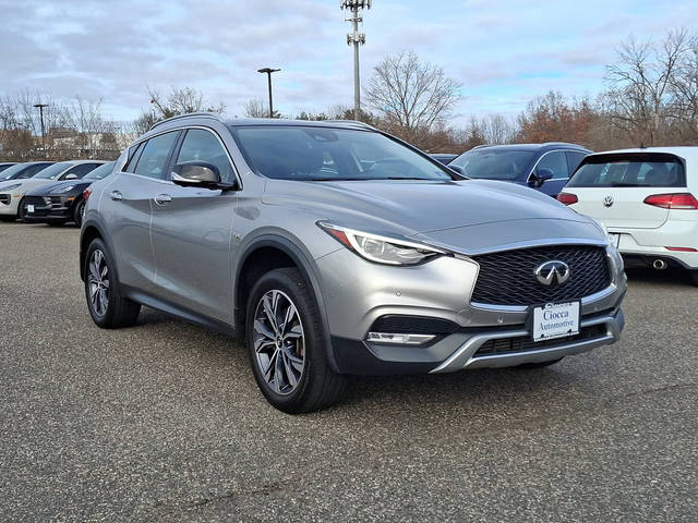 2017 Infiniti QX30 Premium AWD photo