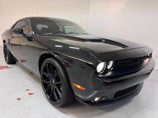 2017 Dodge Challenger SXT RWD photo