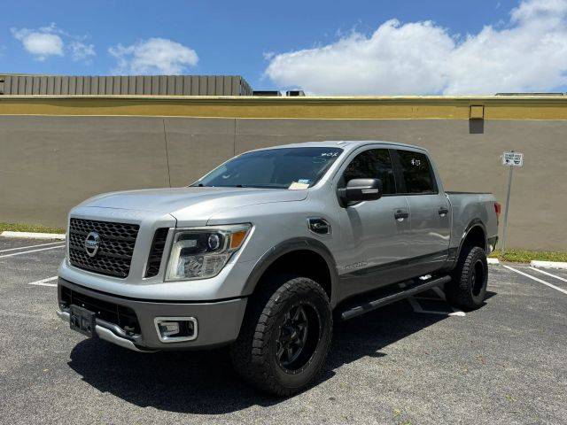 2017 Nissan Titan PRO-4X 4WD photo