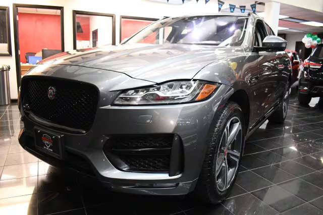 2017 Jaguar F-Pace 35t R-Sport AWD photo