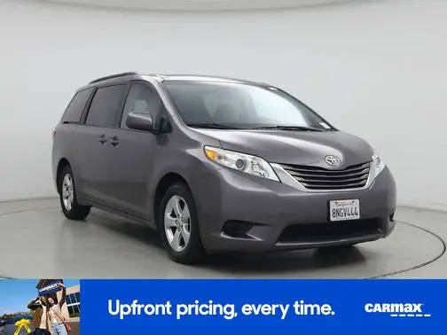 2017 Toyota Sienna LE FWD photo