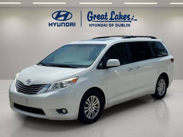 2017 Toyota Sienna XLE Premium FWD photo
