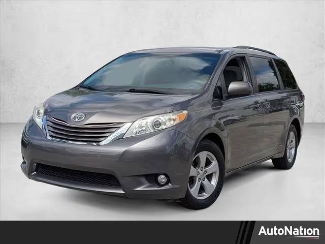 2017 Toyota Sienna LE FWD photo