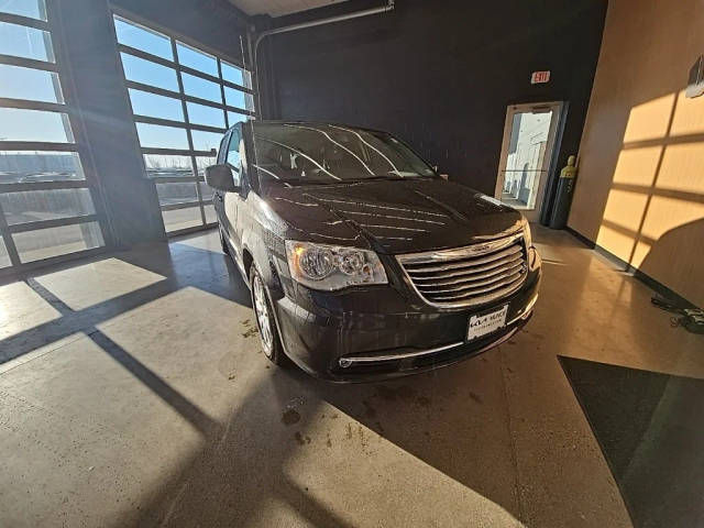 2016 Chrysler Town and Country Touring FWD photo