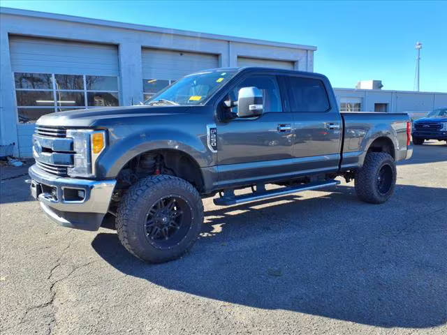 2017 Ford F-250 Super Duty Lariat 4WD photo