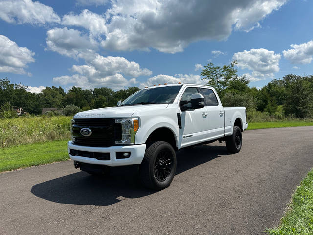 2017 Ford F-350 Super Duty Lariat 4WD photo