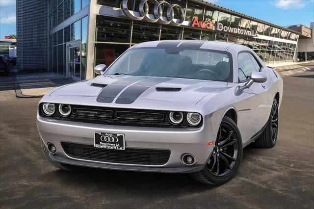 2017 Dodge Challenger SXT RWD photo