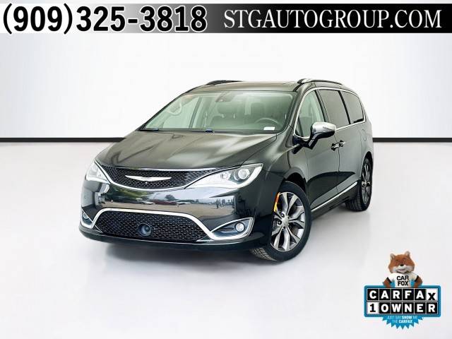 2017 Chrysler Pacifica Minivan Limited FWD photo