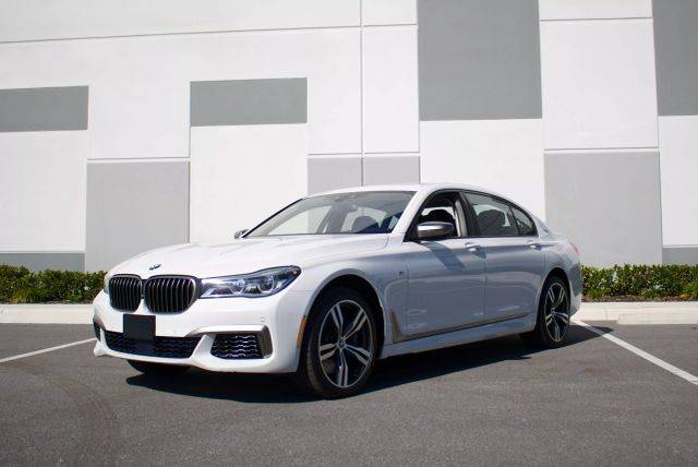 2017 BMW 7 Series M760i xDrive AWD photo