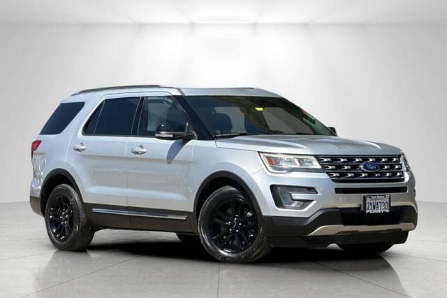 2017 Ford Explorer XLT FWD photo