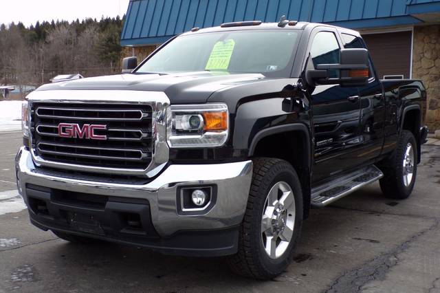2017 GMC Sierra 2500HD SLE 4WD photo